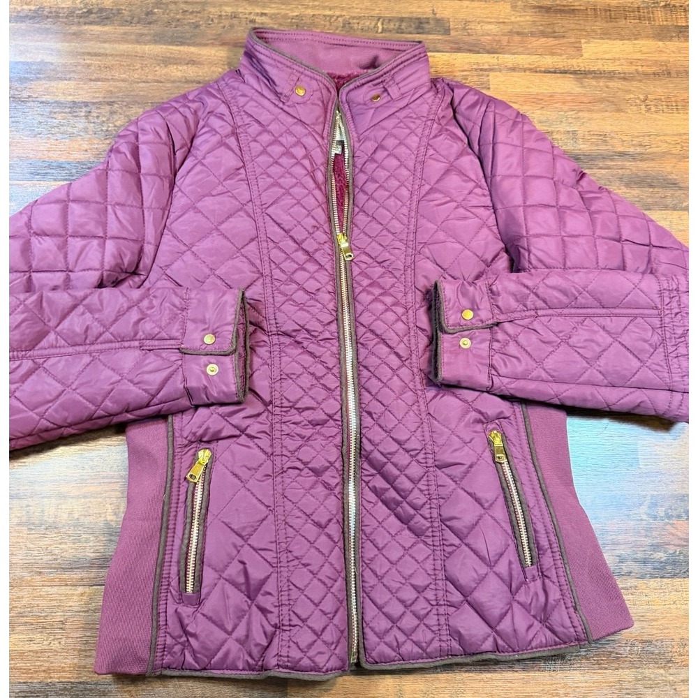 Women's maroon diamond Quilted jacket with gild detail. Soft fur lining. Sz Med